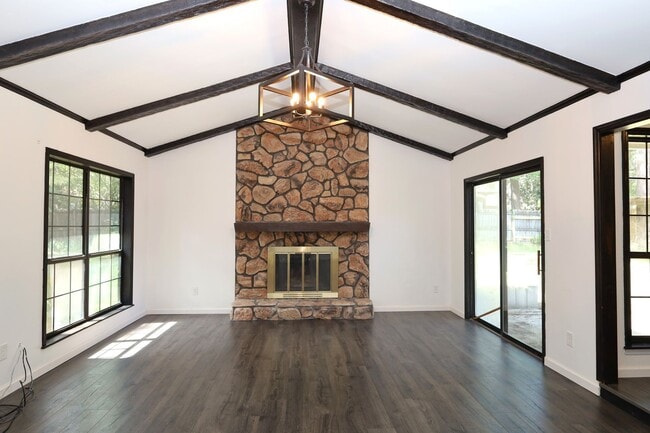Building Photo - 2208 Northwood Cir