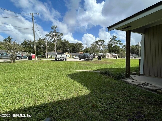 Building Photo - 808 Meadowbrook Dr
