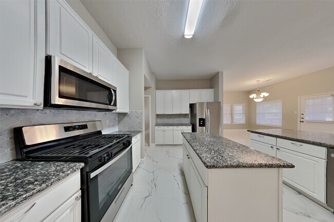 Foto del edificio - 18327 Bluewater Cove Dr