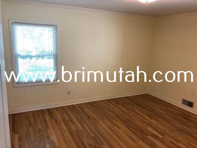 Building Photo - 1636 E Emerson Ave