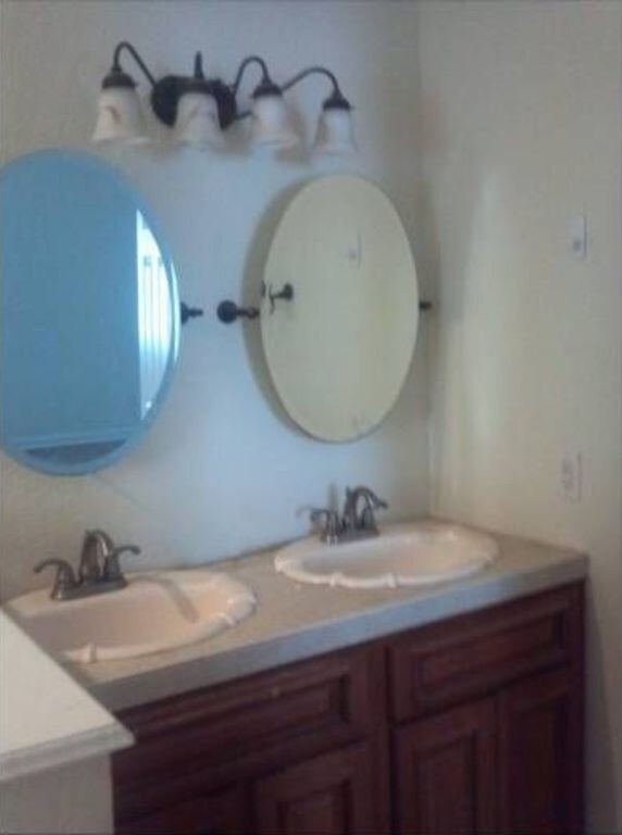 Building Photo - Ocean Springs 3 Bedroom 2 Bath is Great Lo...