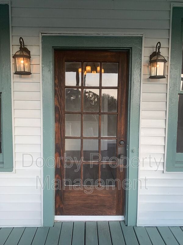 Building Photo - 2300 Elmendorf St