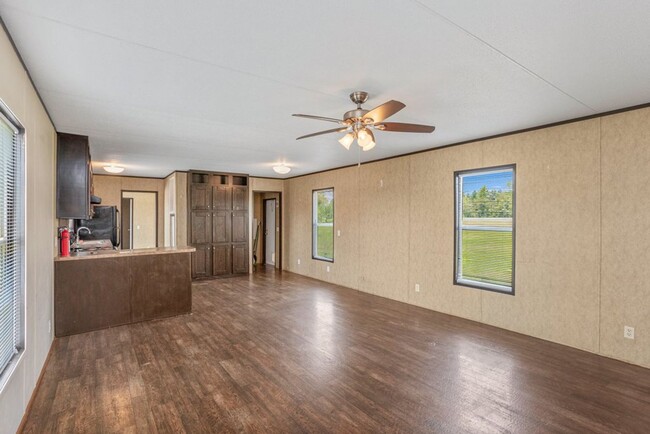 Building Photo - Mobile Home For Rent