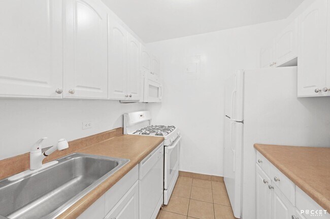 Foto del edificio - 345 E 80th Street Unit 3D