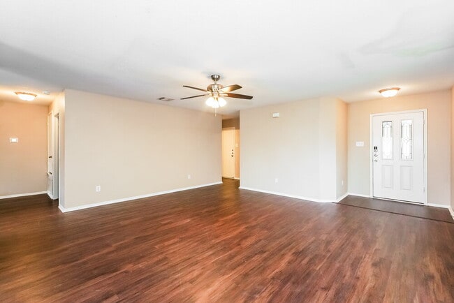 Building Photo - 348 Dakota Ridge Dr