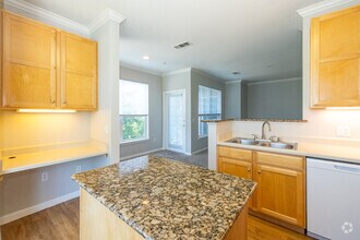 2BR, 2BA - 1138SF - Kitchen - Retreat at City Center