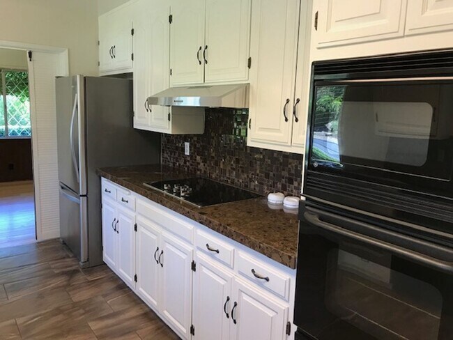 Building Photo - Wonderful single level, 3 bedroom home in ...