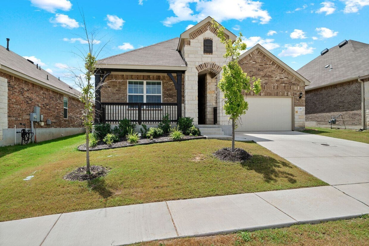 Primary Photo - Charming Home Awaits: Spacious & Modern Li...
