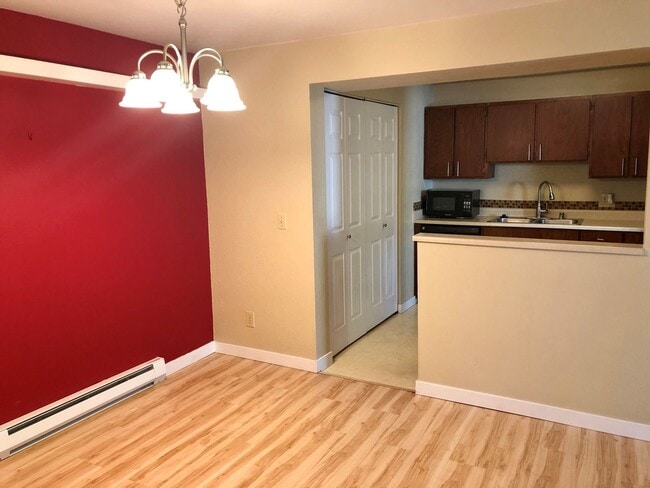 Foto del edificio - Updated 2 Bedroom Condo in Prime Redmond L...
