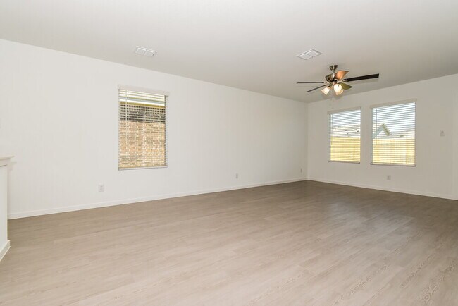 Foto del edificio - 1718 Crossbill St