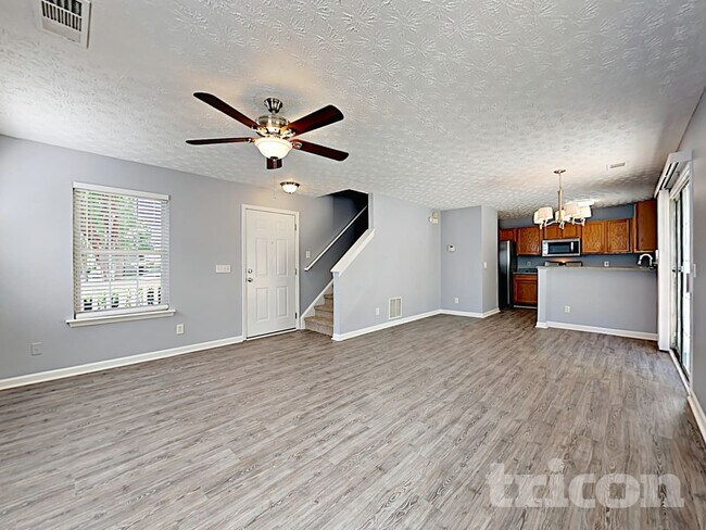 Building Photo - 1202 W Oaks Way