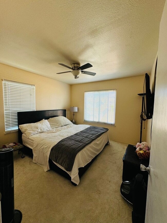 Building Photo - 4 Bedroom Townhome in Antioch