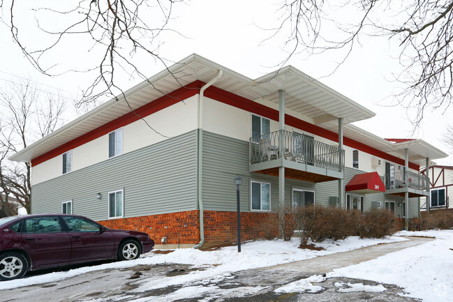 Building Photo - Knightsbridge Road Apartments