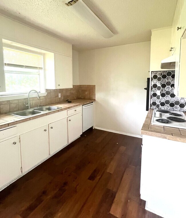 Foto del edificio - Affordable Comfort 3 Bedroom with 1.5 Bath Home