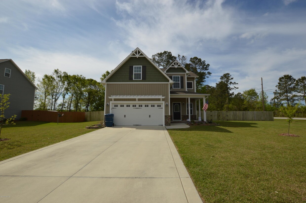Foto principal - 100 Sparrow Point Ln