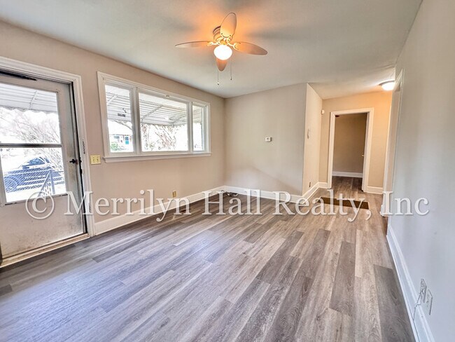 Foto del edificio - Freshly Updated 2BR Bungalow | New LVP Floors | Fenced Yard | Quiet Street