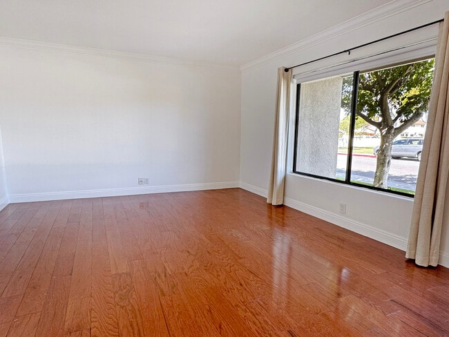 Building Photo - 13 Sage