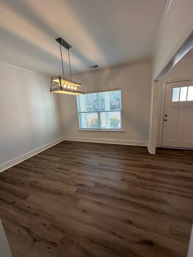 Foto del edificio - Beautiful 5 bed/3 bath home in Blandford Crossing