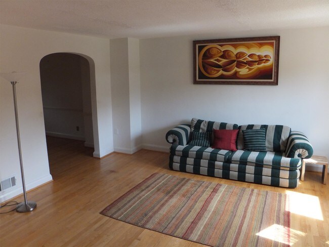 Foto del edificio - 7024 Heathfield Rd