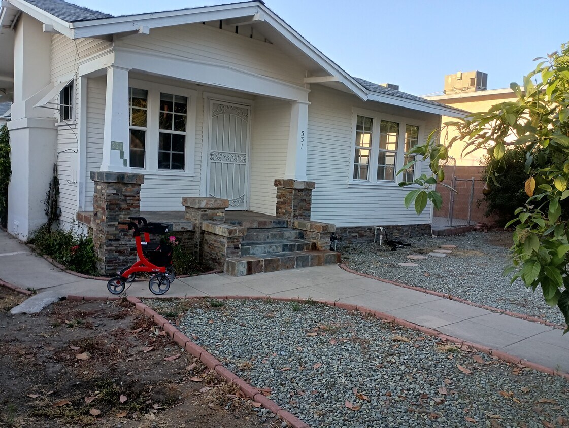 Primary Photo - 331 W Olive Ave