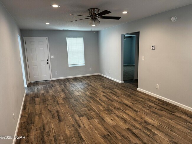 Foto del edificio - 3905 E 13th St