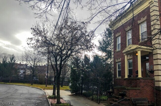 Foto del edificio - 28 Grant St