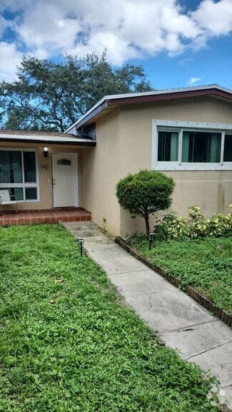Building Photo - 948 SW 49th Terrace