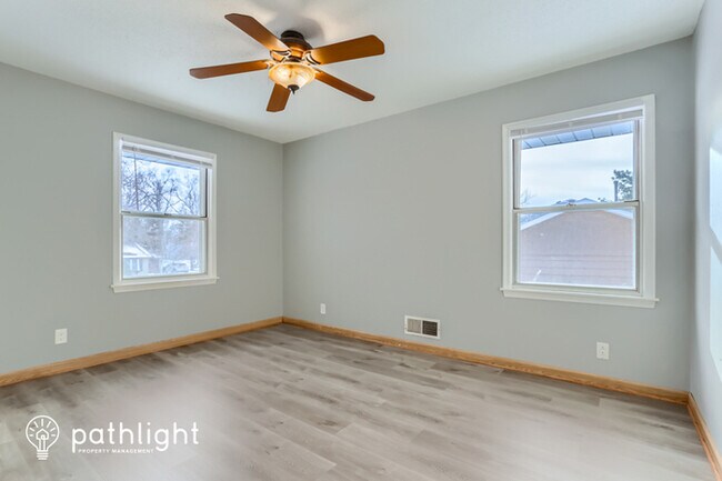 Foto del edificio - 4400 W 111th St, Bloomington, MN, 55437