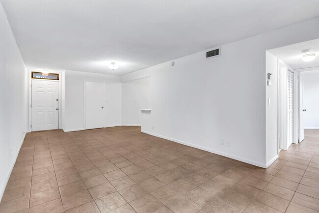 Foto del edificio - 210 Lake Pointe Dr