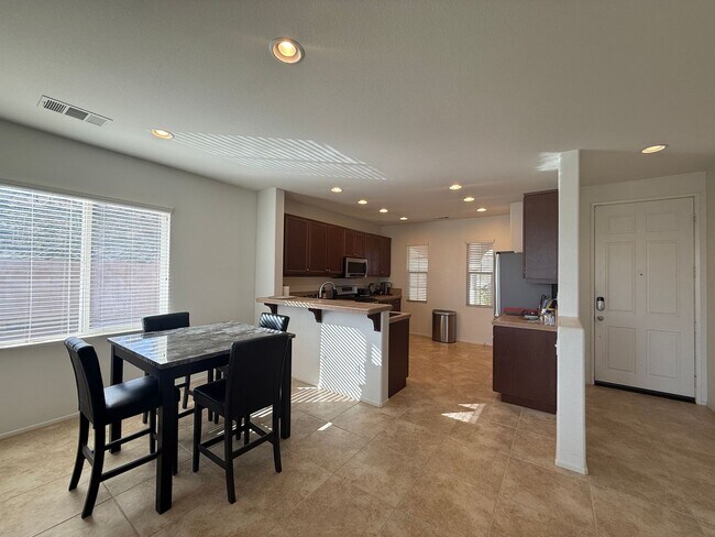 Foto del edificio - West Palmdale 3 Bedroom Home