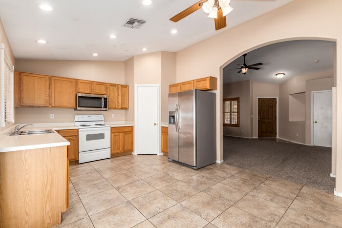 Building Photo - 3280 E Wildhorse Dr