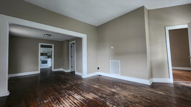 Foto del edificio - Nicely Renovated House for Lease