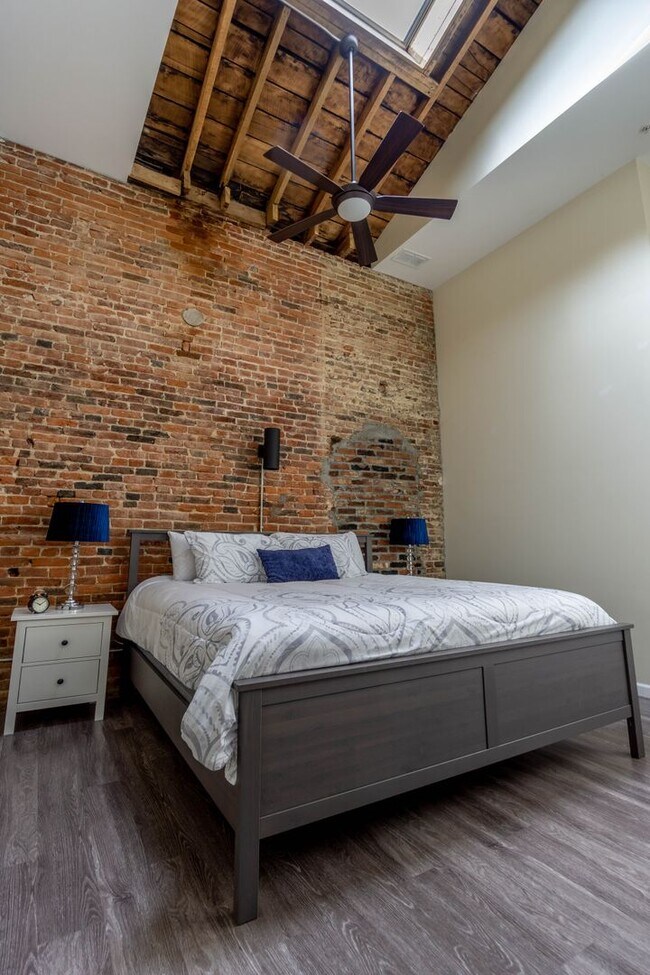 Foto del edificio - 108 W 6th St