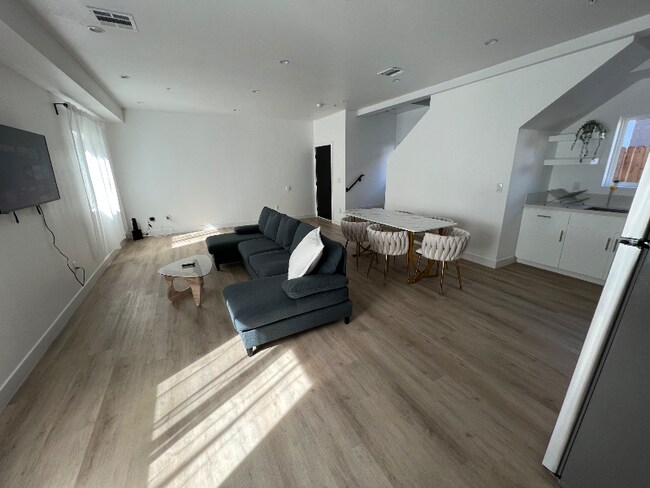 Foto del edificio - 1217 E 22nd St