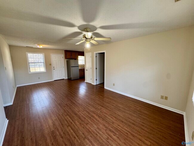 Foto del edificio - 508 McClellan St E