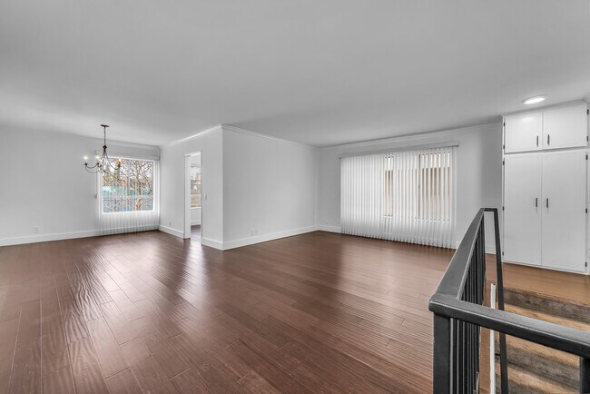 Building Photo - 248 S Rexford Dr