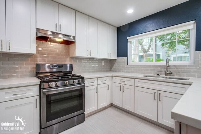 Building Photo - Modern & Spacious 2Bdm 2.5Ba Condo in Cany...