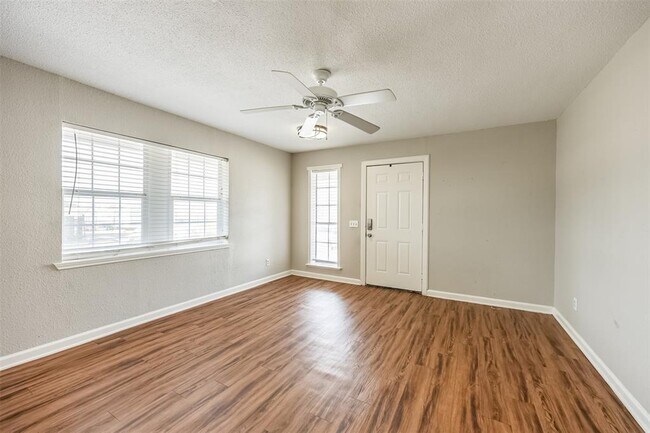 Foto del edificio - 9117 Harvest Acres Dr