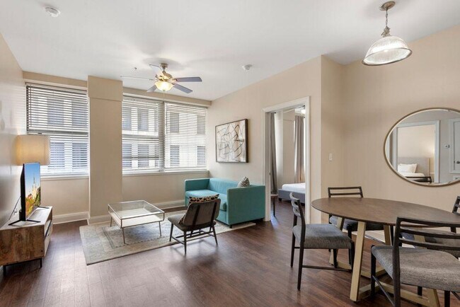 Building Photo - 925 Common St