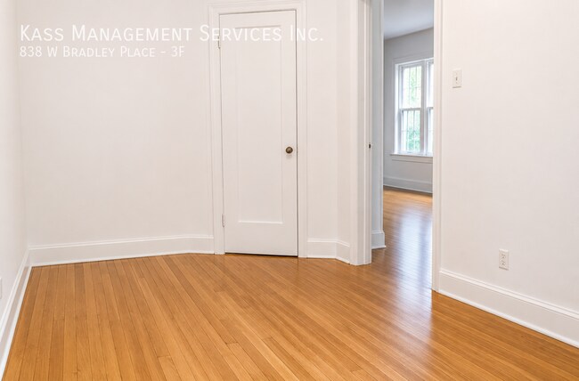 Foto del edificio - 838 W Bradley Pl