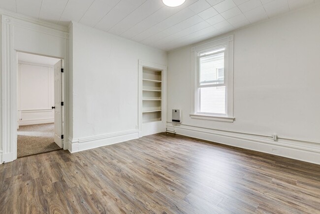 Foto del edificio - 240 Hazelwood Ave