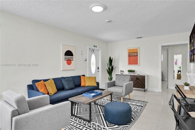 Foto del edificio - 6452 Custer St