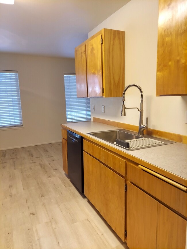 1937 NE Sams Loop, Bend, OR 97701 Townhome Rentals in Bend OR