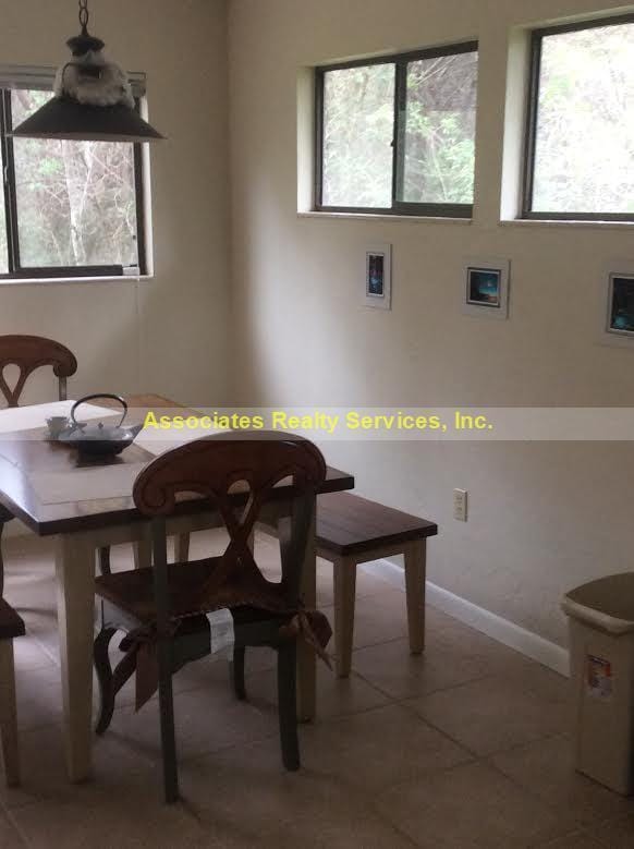 Foto del edificio - Country Living w/ Lots of Light!!!- Must See