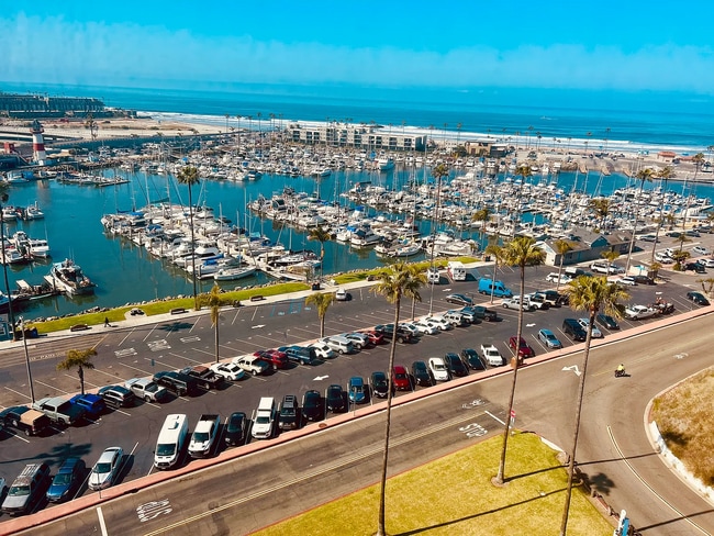 Foto del edificio - 1200 N Harbor Dr