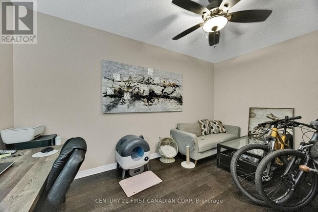 Building Photo - 330 Ridout St S