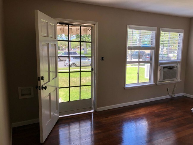 Front Door - 502 N Rosemary Ln