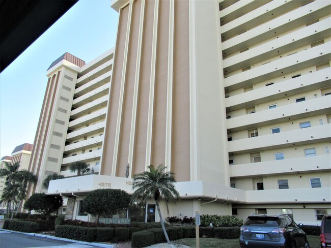 Building Photo - Waterview Furn. 55+ Sea Towers Condo - 1BR...