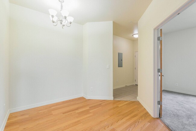 Foto del edificio - 5220 Boardwalk Dr