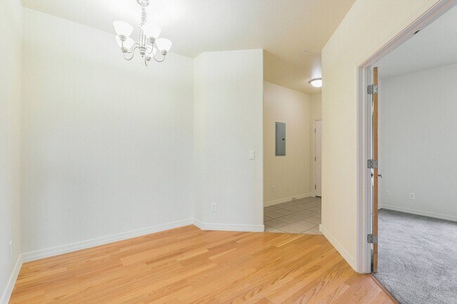 Building Photo - Top-Floor Condo with Unbeatable Mountain Views!